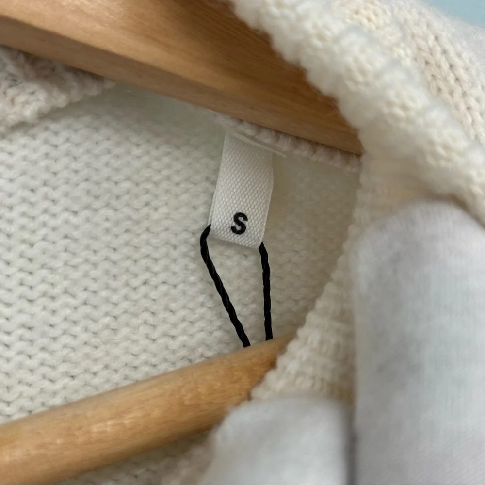 Ami Sweater - Picture 2 of 4